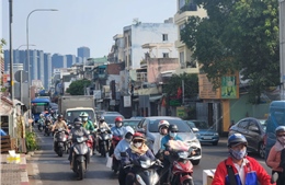  Giao thông cửa ngõ tăng nhiệt, sân bay Tân Sơn Nhất chạm ngưỡng cao điểm chiều 29/4