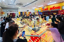 Giá vàng neo cao, chuyên gia cảnh báo rủi ro khi đầu tư ngắn hạn