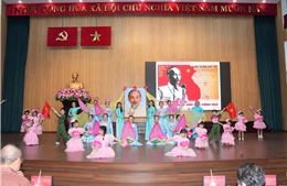 Người lao động thi đua học và làm theo Bác Hồ bằng những việc làm thiết thực