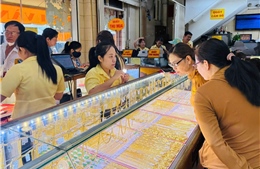 Vàng lao dốc nhiều phiên, sức mua chưa hạ nhiệt