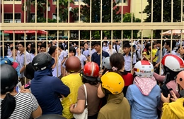 TP Hồ Chí Minh: Sai sót số báo danh, thí sinh phải chờ cả tiếng mới được ra khỏi điểm thi