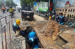 TP Hồ Chí Minh: Xuất hiện hố sụt lớn trên đường Trường Chinh