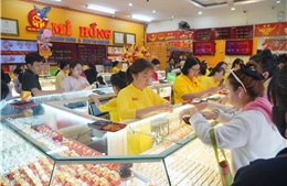 Giá vàng sáng 28/7 tiếp tục giảm, người dân tăng bán ra