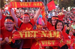 Phố đi bộ Nguyễn Huệ bùng nổ khi Việt Nam vô địch ASEAN Cup 2026