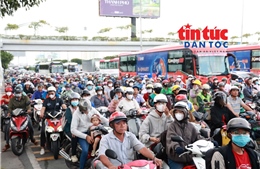 Các cửa ngõ TP Hồ Chí Minh ùn ứ cục bộ khi người dân bắt đầu nghỉ lễ 2/9