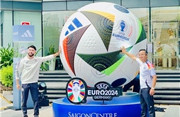 Lần đầu tiên trái bóng khổng lồ Euro 2024 xuất hiện tại Việt Nam