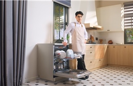 Huy Trần chăm sóc tổ ấm bằng thiết bị thông minh