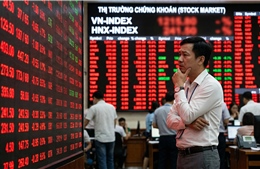 Áp lực bán lan rộng đầu tuần, VN-Index giảm mạnh hơn 34 điểm