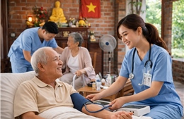 Nở rộ dịch vụ chăm sóc người cao tuổi chuẩn y khoa tại gia