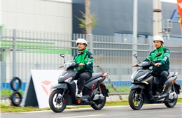 Grab tiếp tục tung chương trình hỗ trợ đối tác tài xế xe xăng và xe điện khắp cả nước