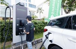 Grab ra mắt tiện ích sạc xe điện cho tài xế