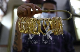 Vàng SJC giảm nửa triệu đồng, thị trường thế giới kỳ vọng mốc 6.200 USD