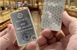 Giá vàng giảm nhẹ, giao dịch bạc 'nóng' với rủi ro mới