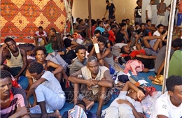 Italy kiên quyết cấm tàu cứu người di cư đi vào lãnh hải 