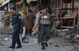 Đánh bom làm rung chuyển thành phố ở miền Đông Afghanistan