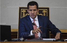 Venezuela cấm mọi giao dịch tài chính với thủ lĩnh đối lập