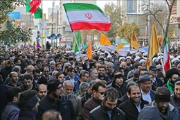 Hàng trăm ngân hàng và trụ sở chính quyền tại Iran bị phóng hỏa