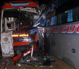Ba xe khách tông liên hoàn trong đêm trên đường Hồ Chí Minh