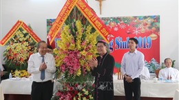 Phó Thủ tướng Trương Hòa Bình thăm, chúc mừng Giáng sinh tại Tiền Giang