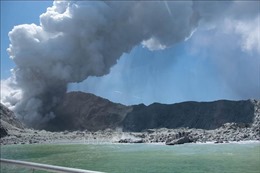 Núi lửa phun trào ở New Zealand: Mập mờ quy định an toàn trong dịch vụ du lịch mạo hiểm