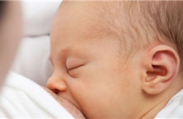 Nuôi con bằng sữa mẹ có thể giúp ngăn ngừa bệnh sốt rét ở trẻ sơ sinh
