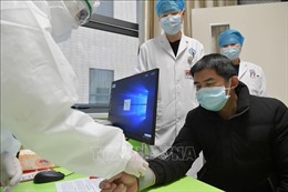  Dịch COVID-19: Trung Quốc tăng cường bảo vệ nhân viên y tế  
