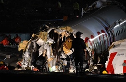 Máy bay gặp nạn, vỡ làm ba trước khi hạ cánh: 1 người chết, 157 người bị thương