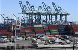 Thâm hụt thương mại của Mỹ giảm lần đầu tiên trong 6 năm