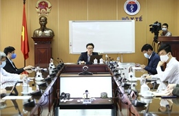 Dịch COVID-19: Thực hiện nghiêm 'cách ly xã hội' nhằm ngăn chặn sự lây nhiễm bệnh 