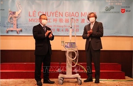 Công ty METRAN bàn giao hai máy thở đầu tiên cho Việt Nam
