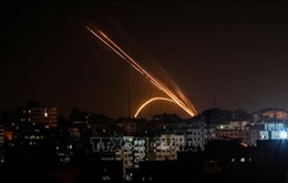 Israel tấn công các vị trí Hamas đáp trả vụ phóng rocket từ Gaza     