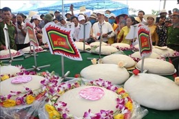 Sôi nổi Lễ hội Bánh chưng - Bánh giầy ở vùng biển Sầm Sơn