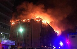 Hỏa hoạn thiêu rụi tầng áp mái một tòa chung cư ở Nga
