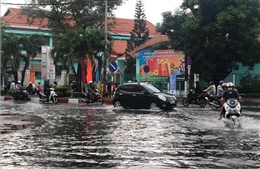 Mưa lớn ảnh hưởng đến sản xuất, sinh hoạt của người dân Bạc Liêu