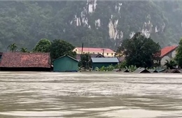 Quảng Bình: Nước Sông Gianh lên cao, hàng vạn ngôi nhà bị ngập sâu