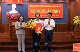 Trao quyết định phê chuẩn chức Chủ tịch UBND tỉnh Sóc Trăng đối với ông Trần Văn Lâu