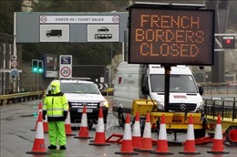 Pháp tiếp tục đóng cửa biên giới với Anh