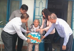 Trao tặng quà Tết cho người dân vùng bị thiên tai tại Khánh Hòa