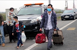Người lao động rời Quảng Ninh về quê ăn Tết sớm