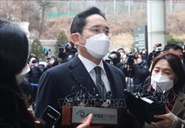 Phó Chủ tịch Samsung lĩnh án 30 tháng tù do hối lộ cựu Tổng thống Hàn Quốc