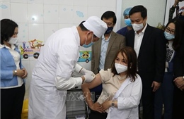 Hải Dương: Ngày đầu tiên tiêm vaccine phòng COVID-19