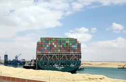 Thêm 2 tàu lai dắt được điều động để giải cứu tàu mắc cạn trên kênh đào Suez