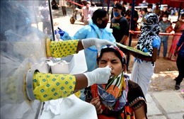 Số ca mắc COVID-19 tại Ấn Độ giảm đáng kể trong 24 giờ qua