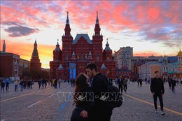 Cảnh tượng hoàng hôn hiếm gặp trên bầu trời Moskva 