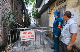 Hà Nội: Phong tỏa ngõ 140 đường Nguyễn Xiển 