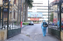 Phun khử khuẩn trụ sở Bộ GTVT sau khi phát hiện ca nghi mắc COVID-19