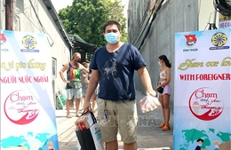 Hỗ trợ người nước ngoài ở Phan Thiết gặp khó khăn do dịch COVID-19