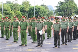 Ghi nhận nhiều F0 trong cộng đồng, Sơn La tăng cường lực lượng vũ trang hỗ trợ huyện Phù Yên