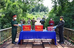 Đắk Nông: Tặng quà lực lượng vũ trang và Việt kiều tại tỉnh Mondulkiri (Campuchia)