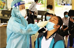 Xét nghiệm tầm soát SARS-CoV-2 cho người dân ở Diên Khánh, Khánh Hòa